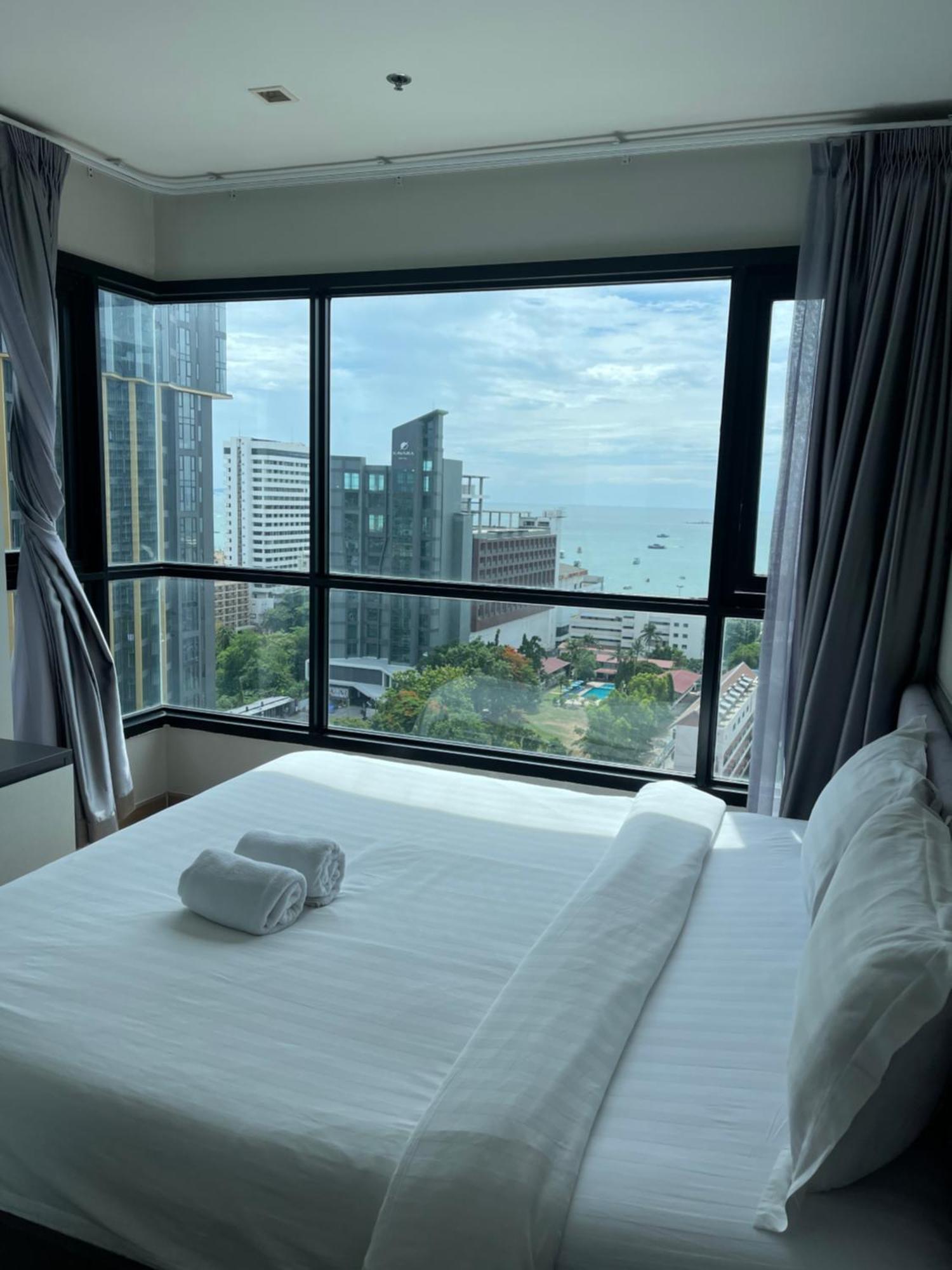 The Base Pattaya By Feng Lägenhet Exteriör bild